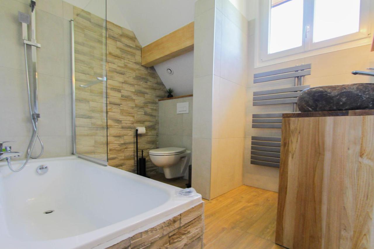 Les Marches L'Etang De La Tourne B&B 외부 사진